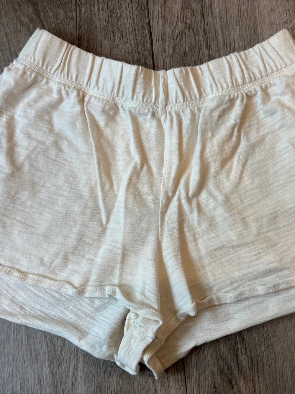 PINK Victoria’s Secret Ivory Lounge Shorts Women’s M Elastic Waist Dolphin Hem
